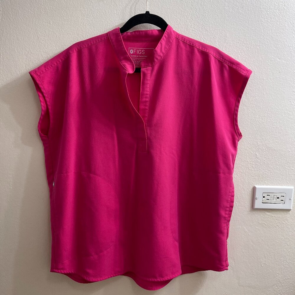 Figs Scrubs: Shocking Pink Rafaela Top & Zamora Jogger HW (Top: M | Pants: MP)